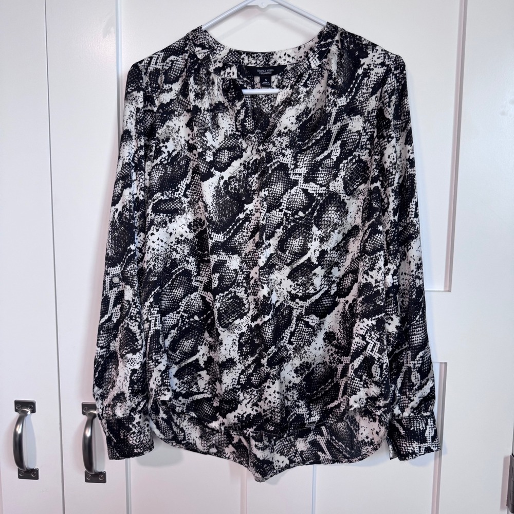 Simply Vera Wang Snake Print‎ Long Sleeve Blouse Hi Low Hem Women's Size Small